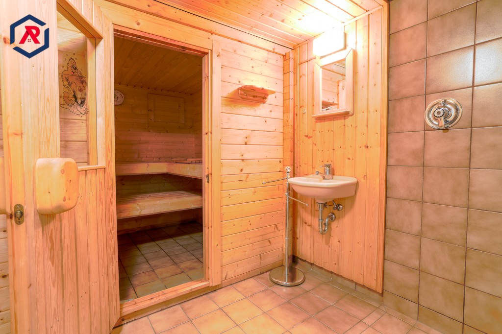 Sauna mit Dusche