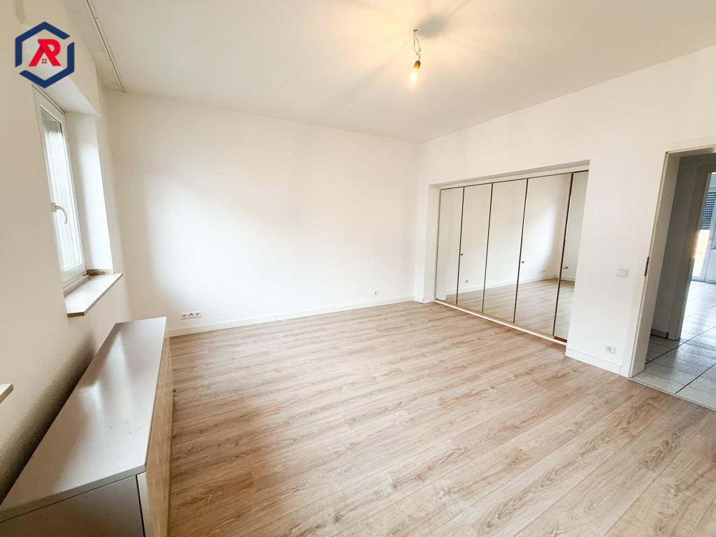 Schlafzimmer mit Einbauschrank